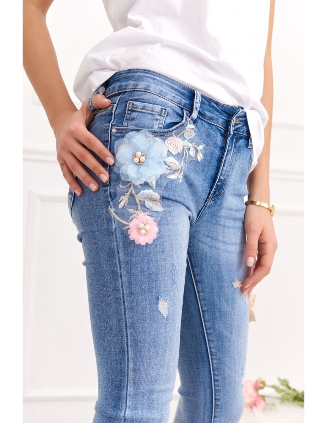 Pantaloni de dama din denim cu aplicatii 35580 - Magazin online - Boutique